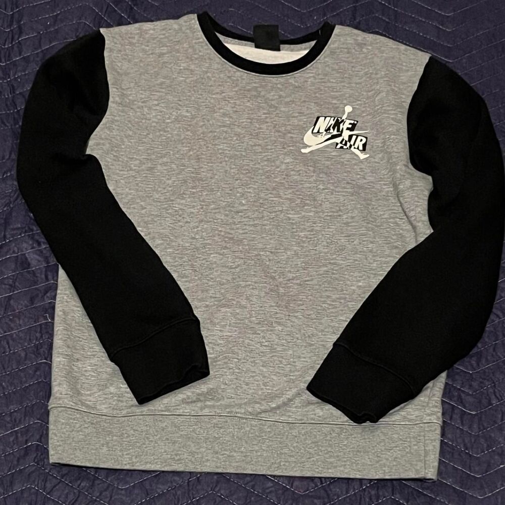Nike Men's Grey and Black Sweatshirt